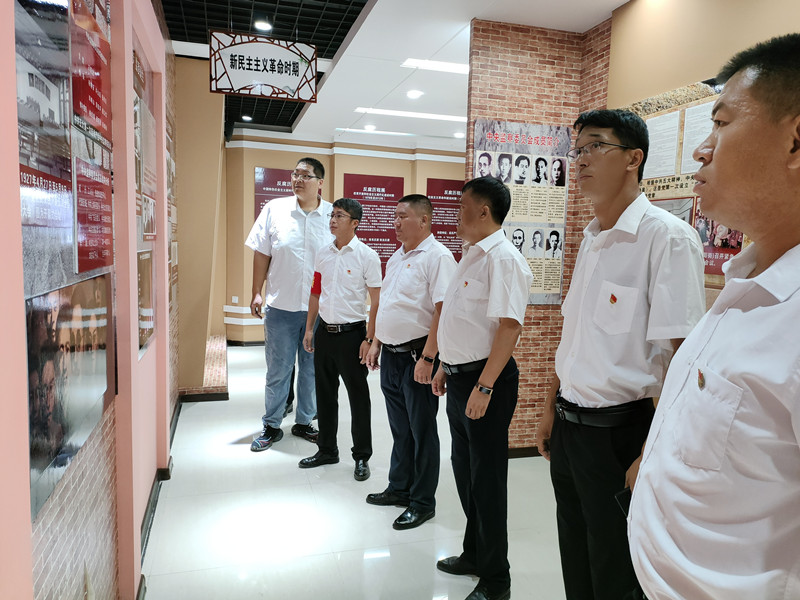 1688005510503683.jpg 图3党员干部参观廉政教育基地_副本.jpg