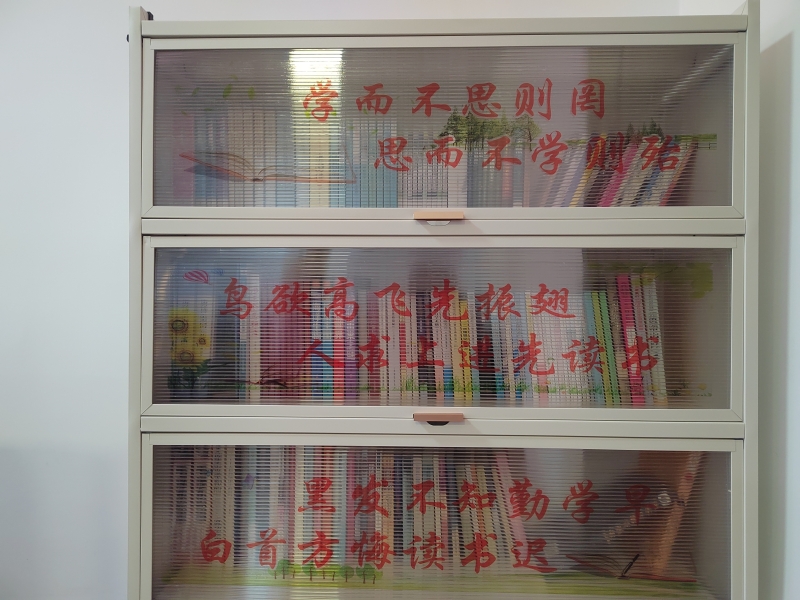 1714437446110046.jpg 读书角1.jpg