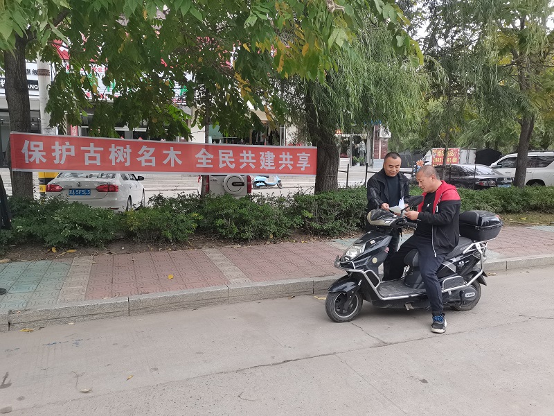 1727245043358683.jpg 前进农场有限公司农业发展部开展“保护古树名木 全民共建共享”主题宣传活动2.jpg