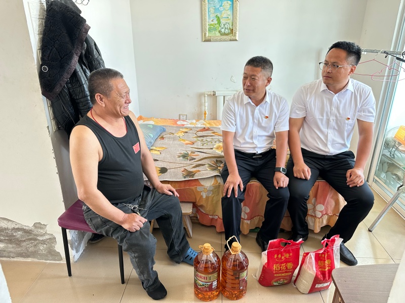 1782872951717305.jpg 七一慰问照片 (1).jpg